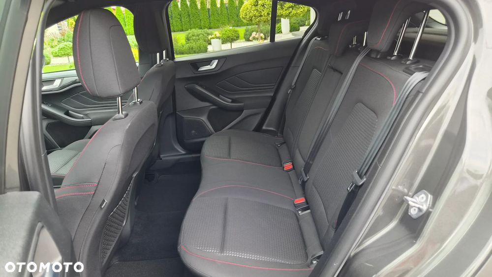 Ford Focus 1.0 EcoBoost Hybrid ST-LINE DESIGN - 17