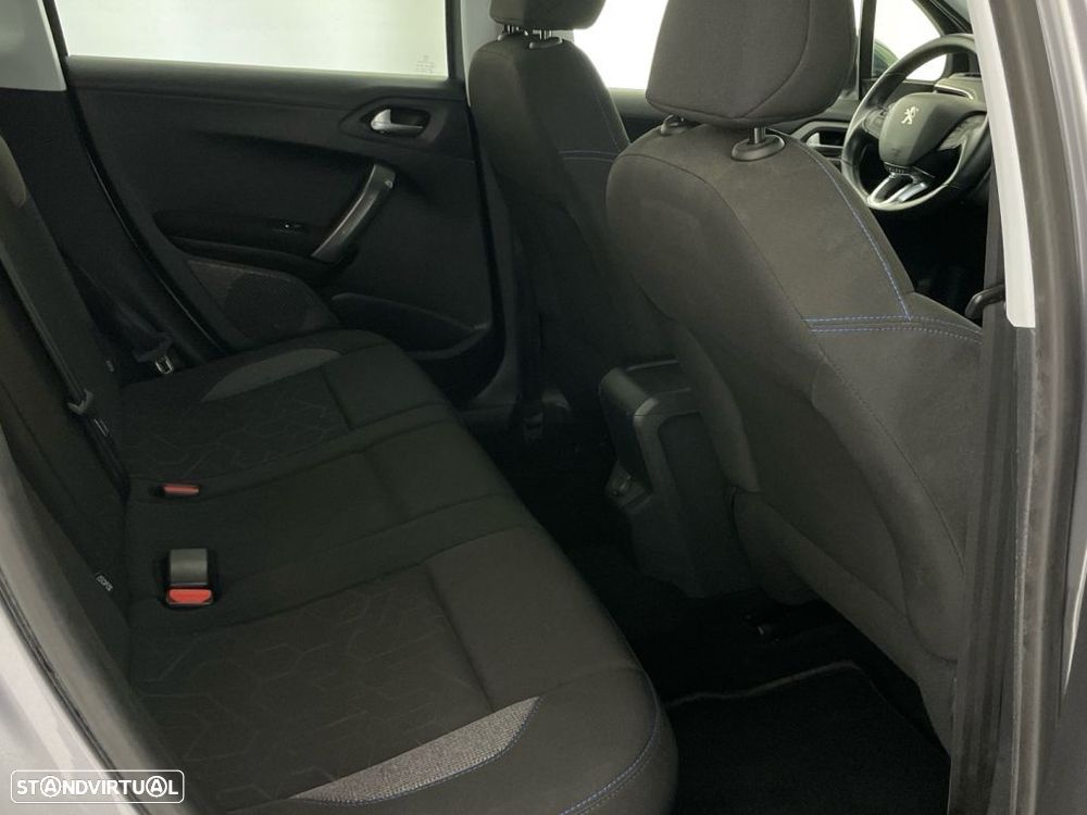 Peugeot 2008 1.2 PureTech Access - 24