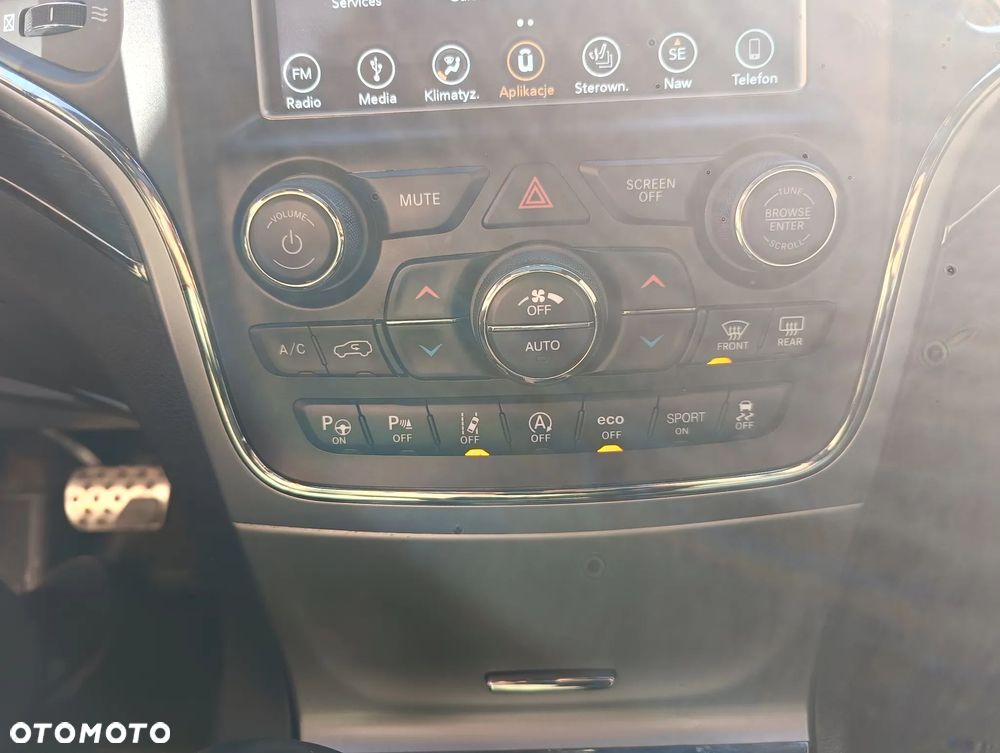 Jeep Grand Cherokee - 33