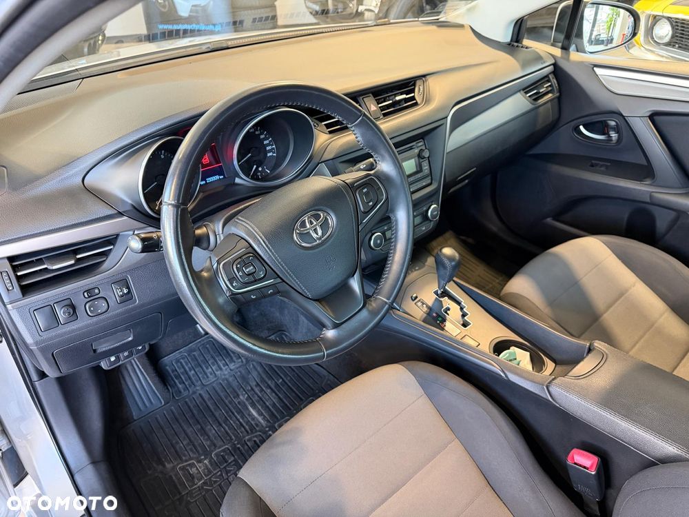 Toyota Avensis 1.8 Premium MS - 9