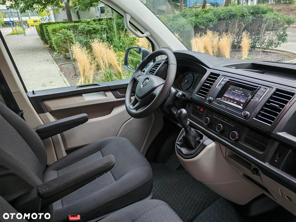 Volkswagen Caravelle - 18