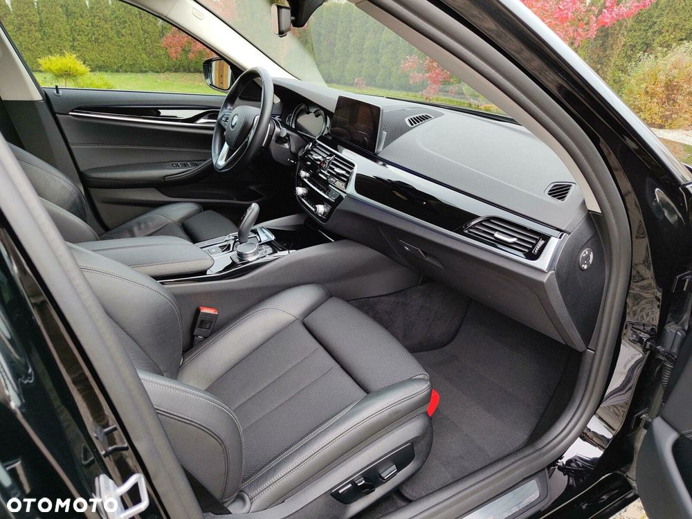 BMW Seria 5 518d Sport - 22