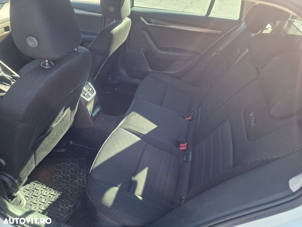 Skoda Octavia 2.0 TDI 4x4 DSG Scout - 16