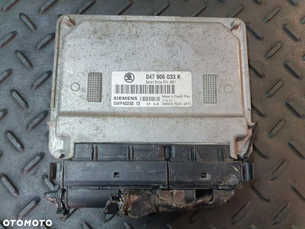 SKODA FABIA I 1.4 MPI STEROWNIK SILNIKA 047906033K 5WP40250 - 1