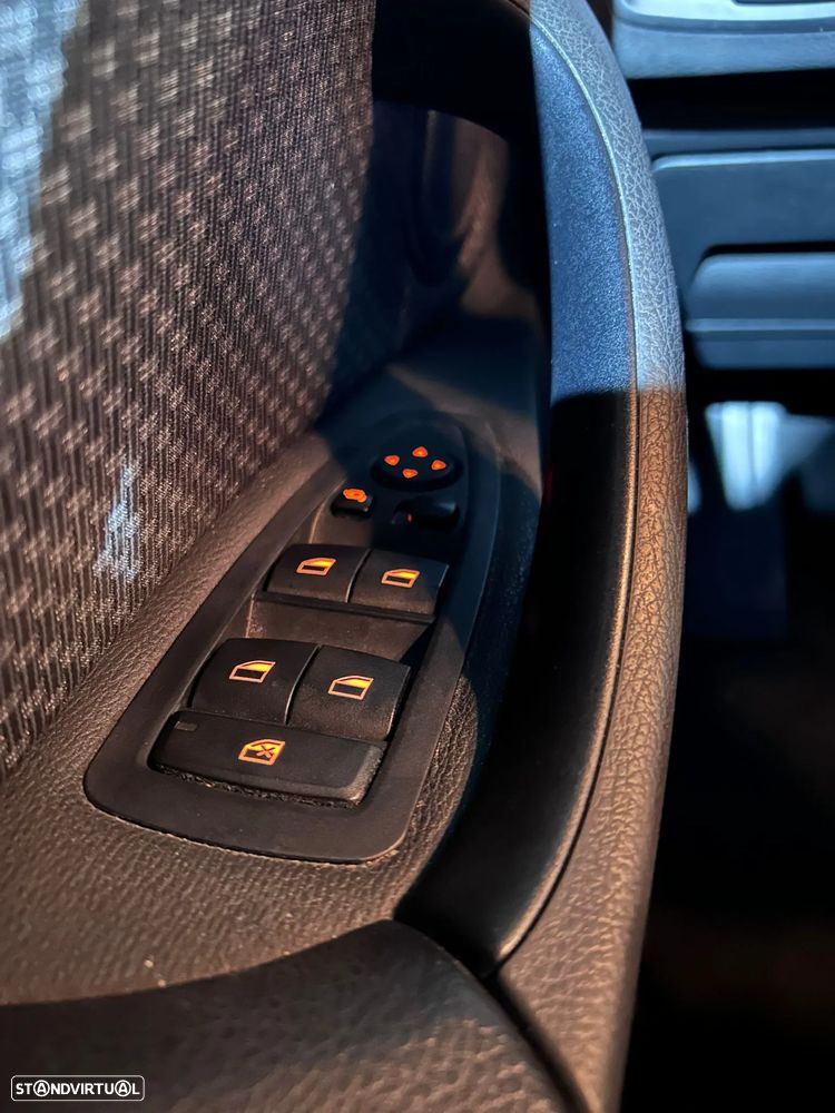 BMW X1 16 d sDrive - 12