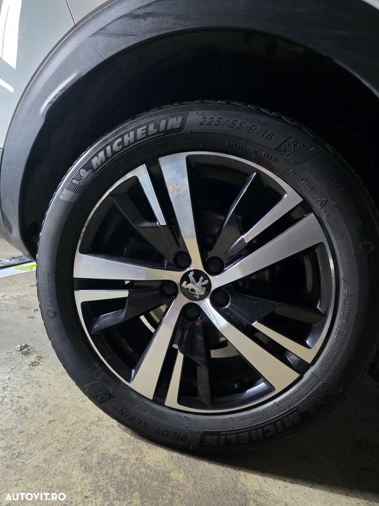 Peugeot 3008 1.5 BlueHDI S&S EAT8 Allure - 11
