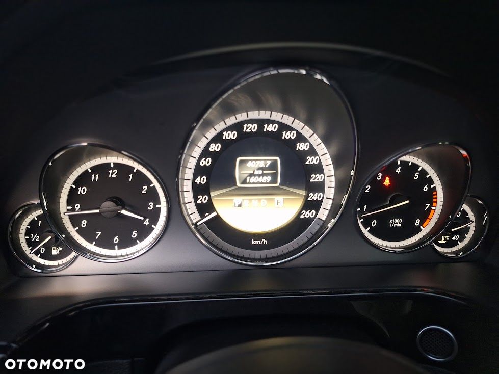 Mercedes-Benz Klasa E 200 CGI BlueEFFICIENCY 7G-TRONIC Avantgarde - 28