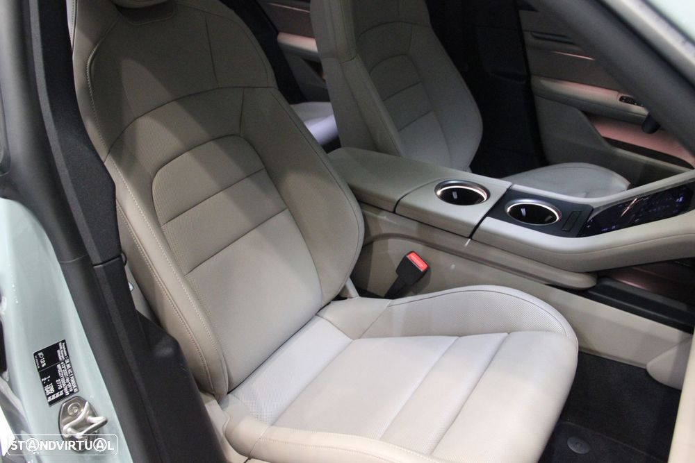 Porsche Taycan Sport Turismo - 13