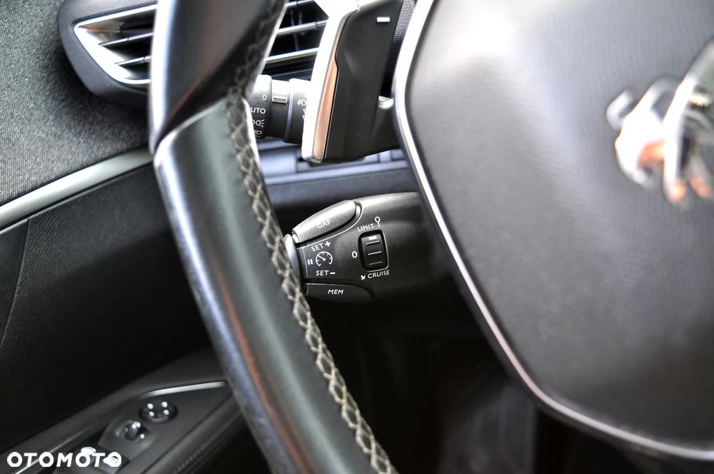 Peugeot 3008 1.5 BlueHDi Allure S&S EAT8 - 38