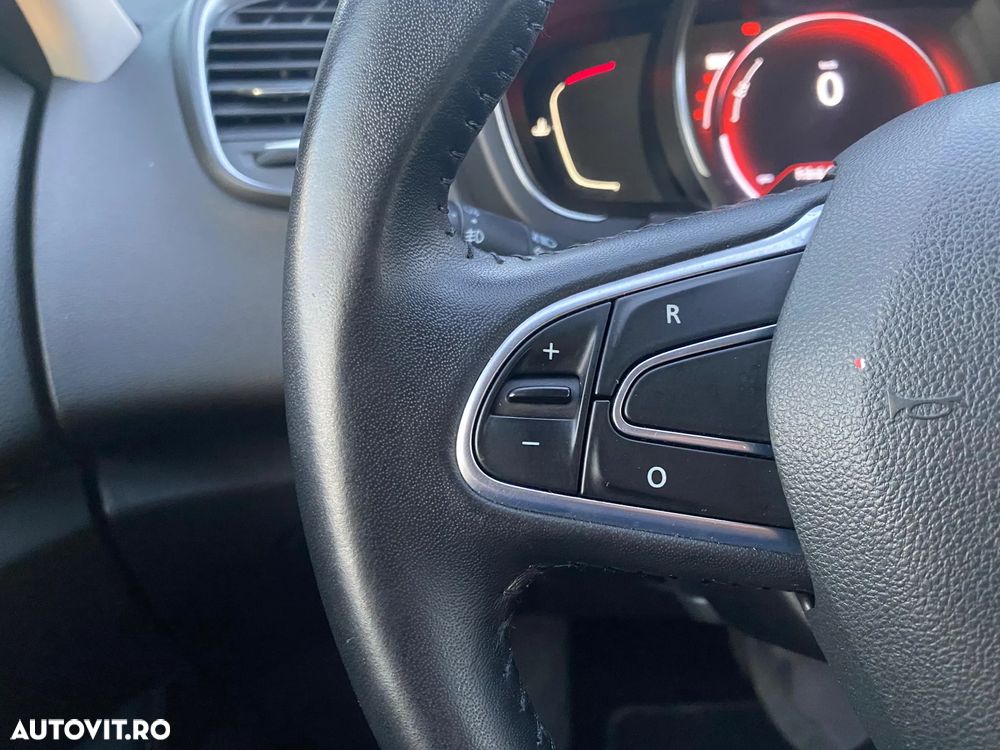 Renault Grand Scenic - 17