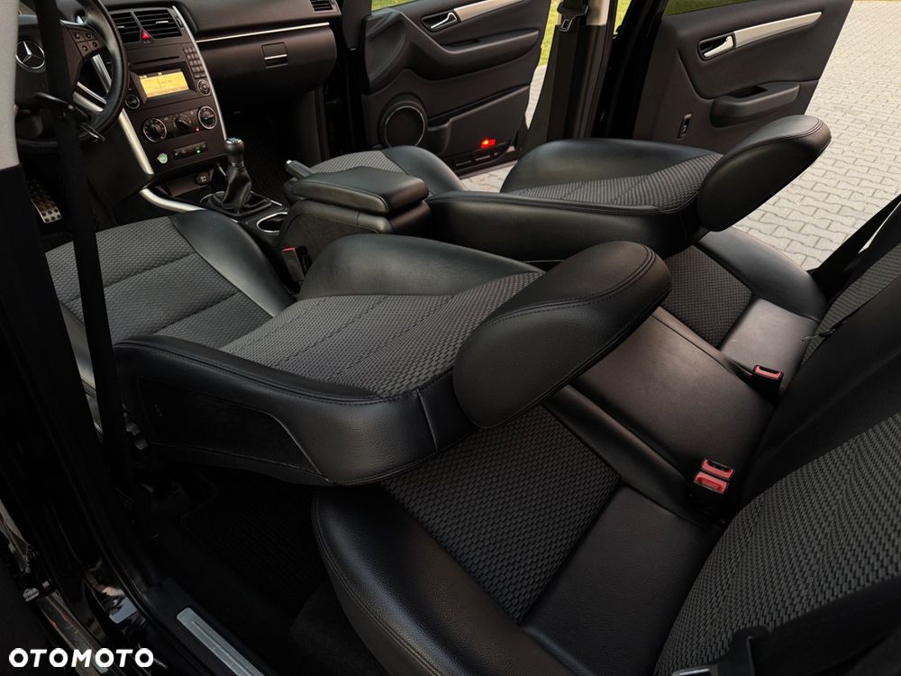 Mercedes-Benz Klasa B 180 BlueEFFICIENCY SPORT EDITION - 26