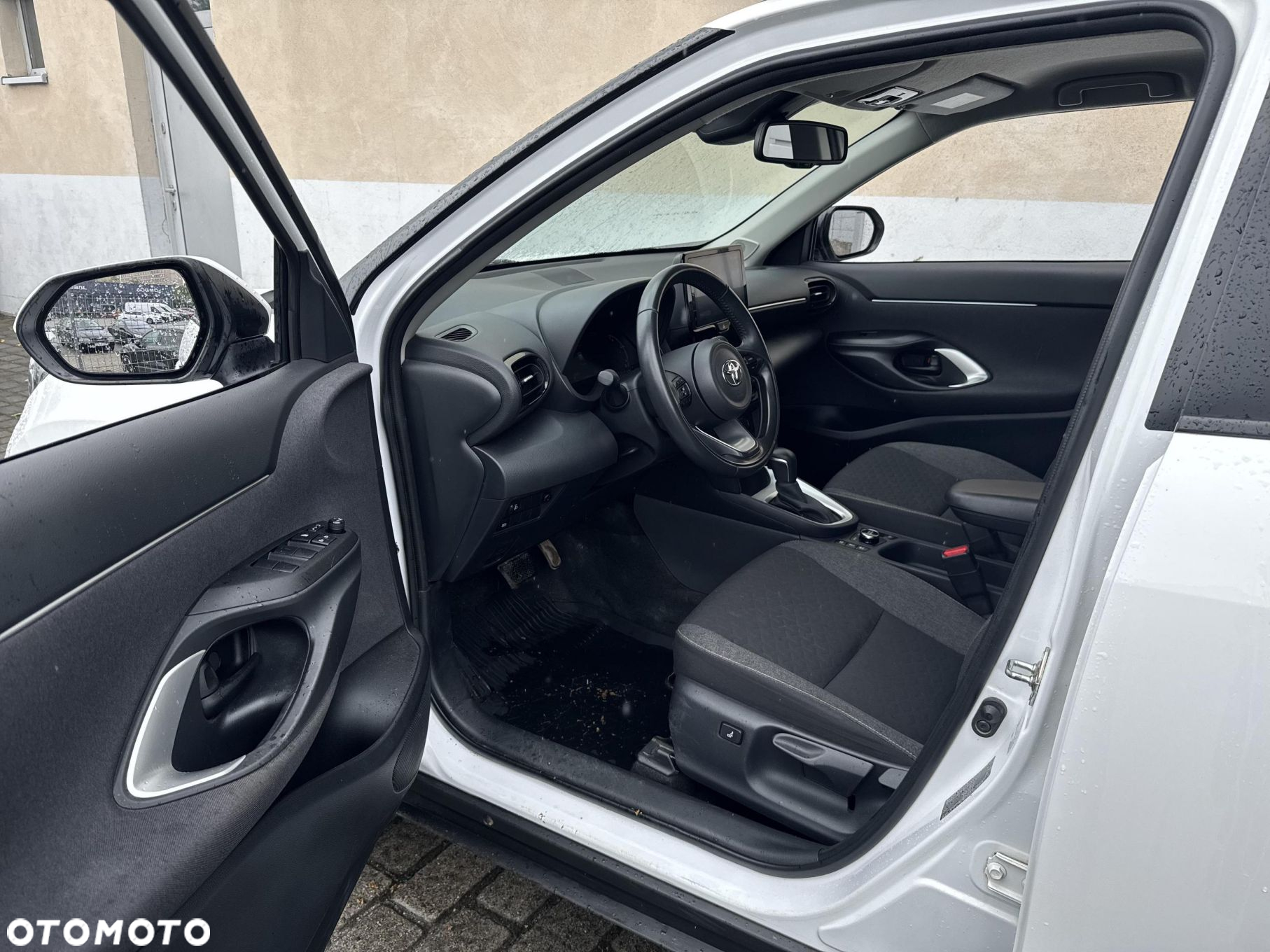 Toyota Yaris Cross Hybrid 1.5 Comfort 4x4 - 23