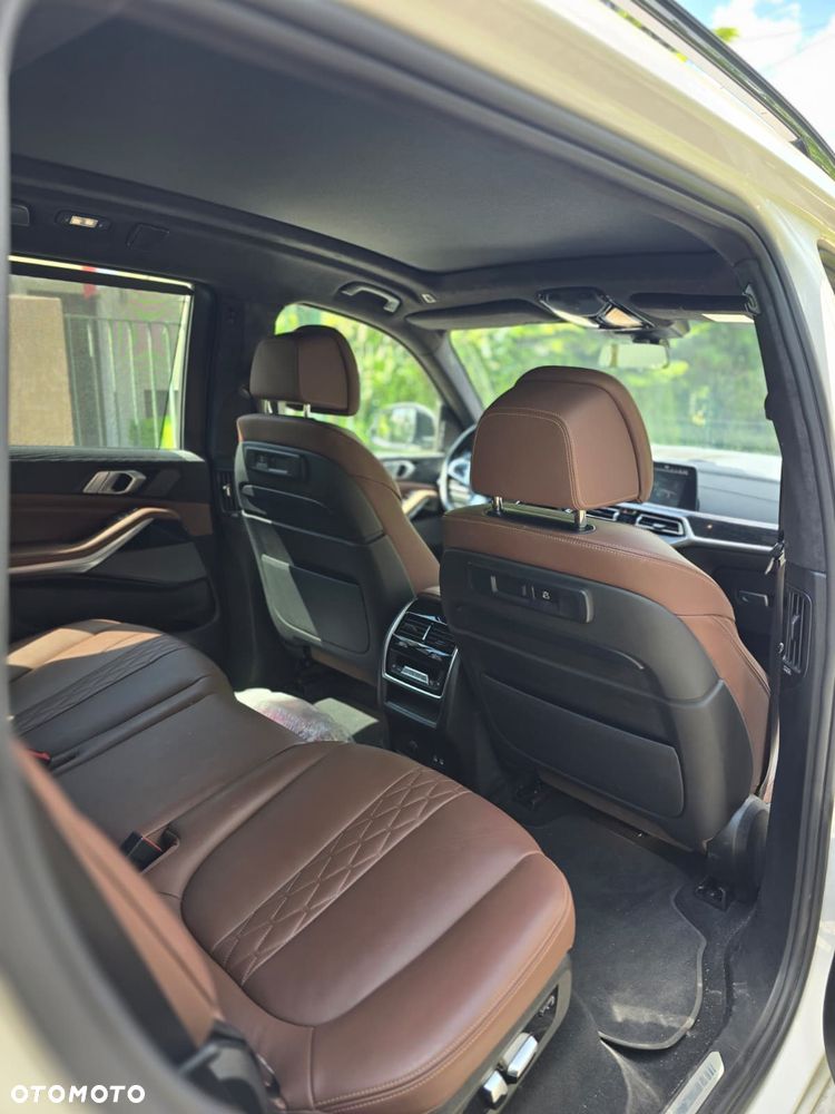 BMW X7 - 7