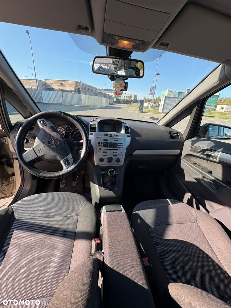 Opel Zafira - 10