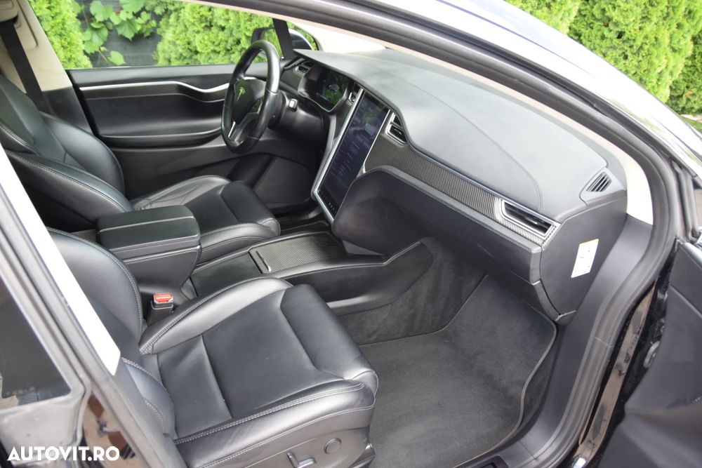Tesla Model X - 18