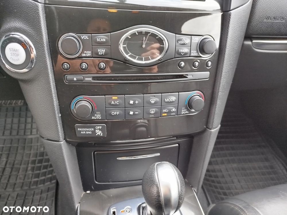 Infiniti QX70 3.7 S - 24