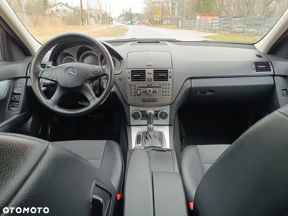 Mercedes-Benz Klasa C 250 CGI Automatik BlueEFFICIENCY Avantgarde - 16