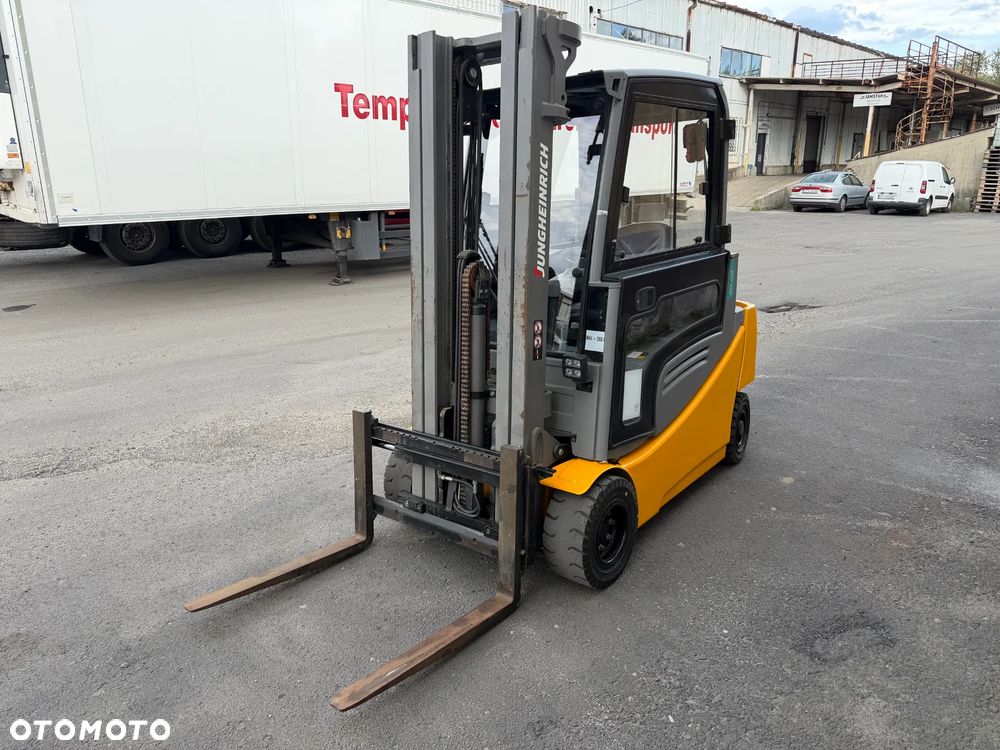 Jungheinrich 320 EFG - 1