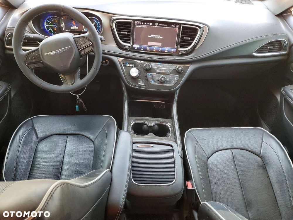 Chrysler Pacifica - 8