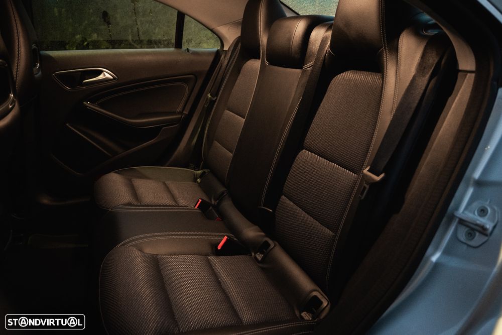 Mercedes-Benz CLA 220 CDI 7G-DCT Urban - 19