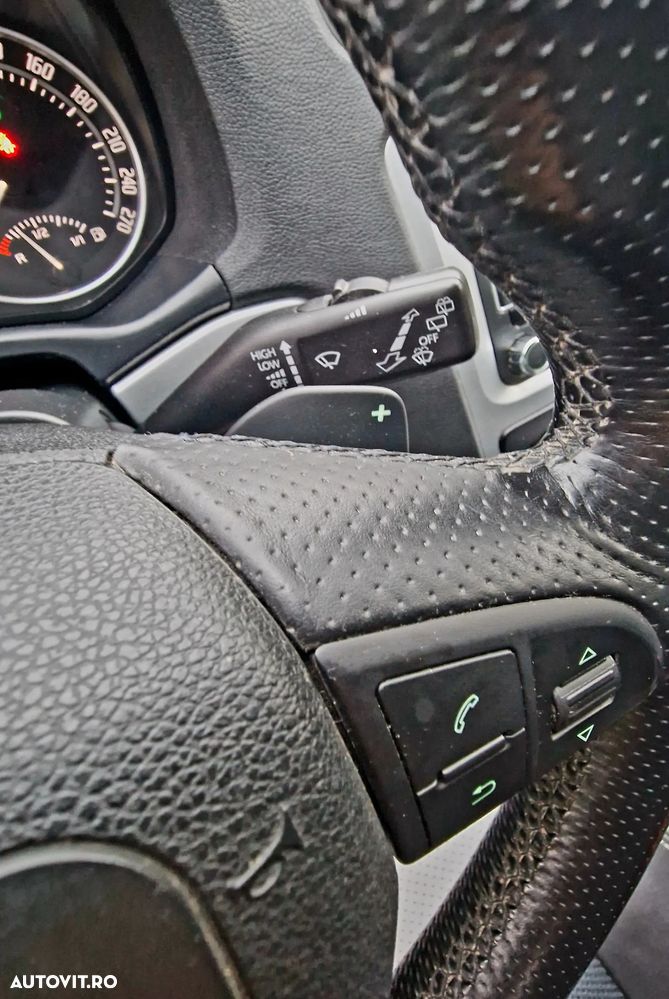 Skoda Octavia 2.0 TDI DPF DSG RS - 18