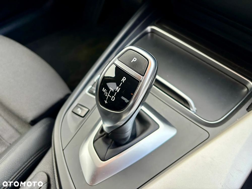 BMW Seria 3 320i xDrive Advantage - 10