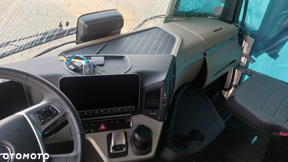 Mercedes-Benz 1851 - 13