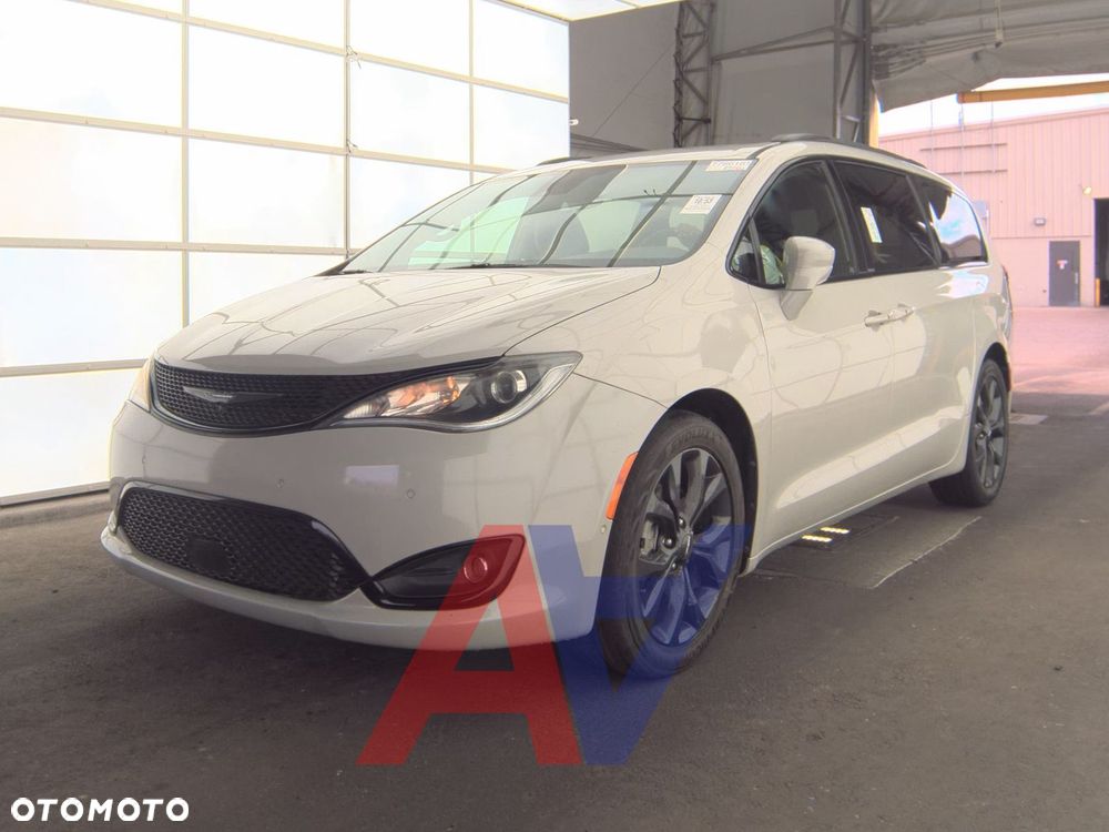 Chrysler Pacifica - 3