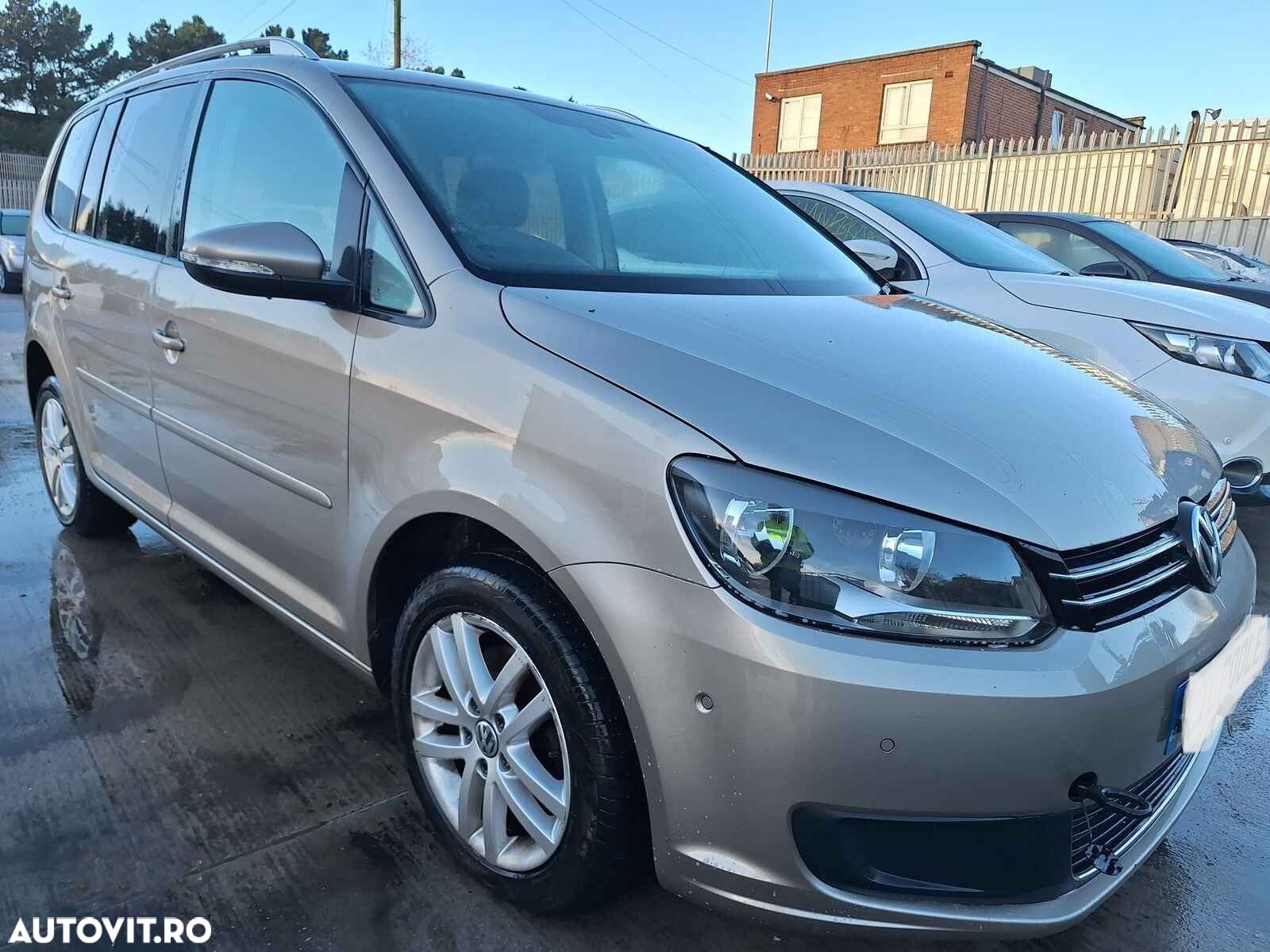 Far Stanga Volkswagen Touran 2013 Monovolum Auriu - 1