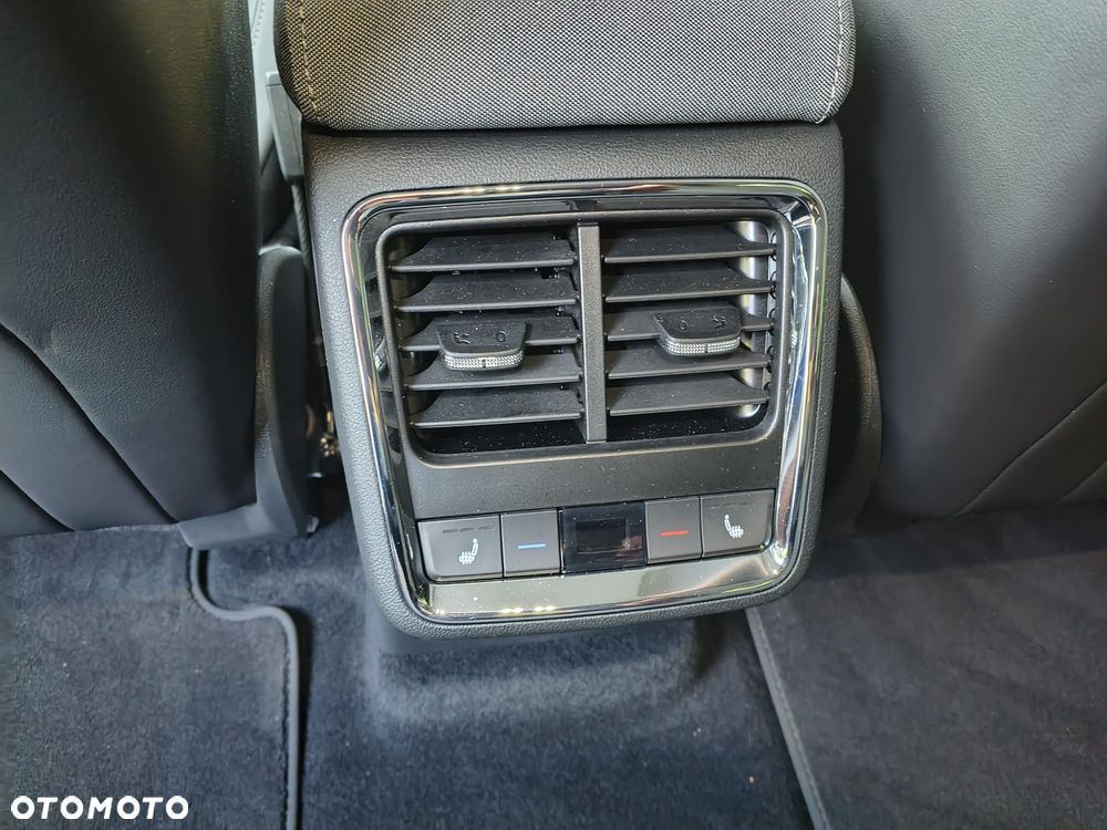 Skoda Enyaq 80 82kWh Founders - 26
