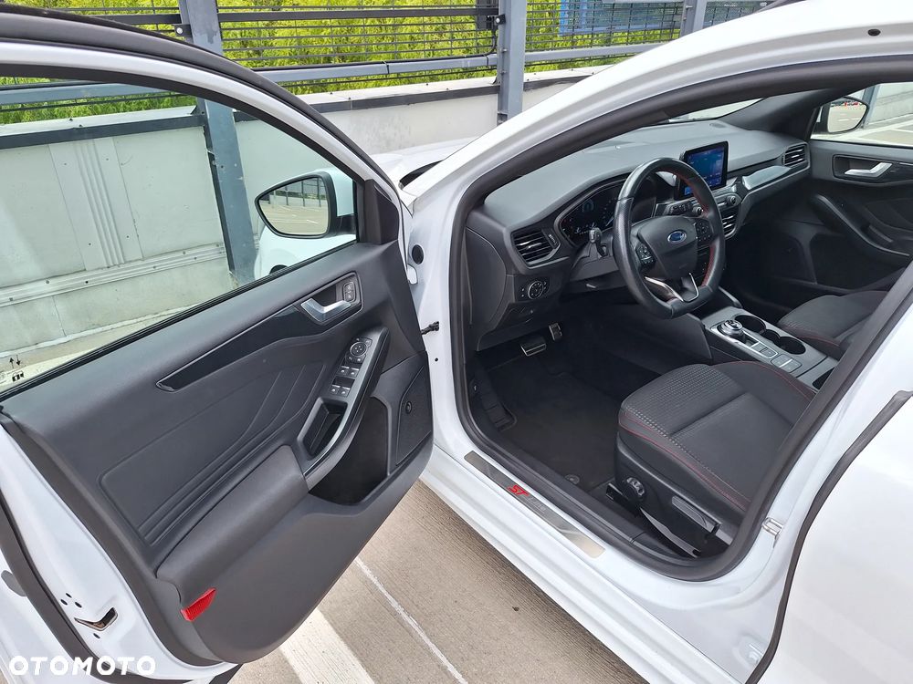Ford Focus 1.5 EcoBoost ST-Line - 16