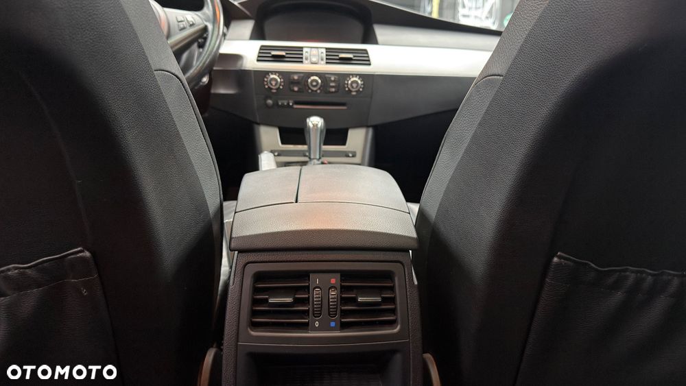BMW Seria 5 525i - 30