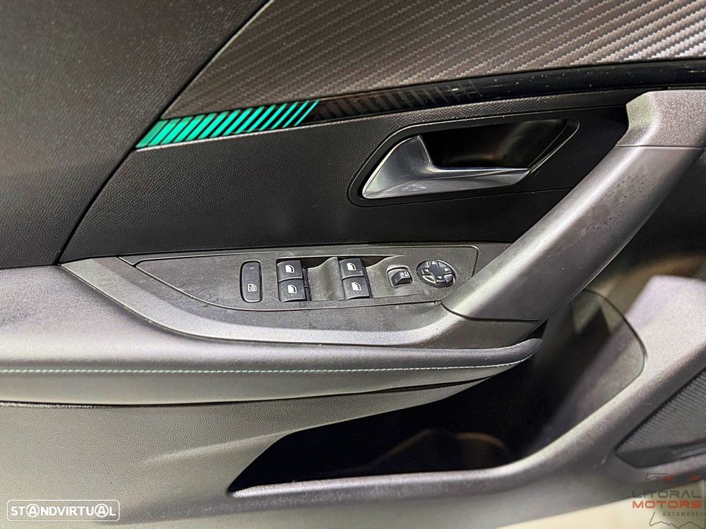 Peugeot 2008 1.2 PureTech Allure EAT8 - 20