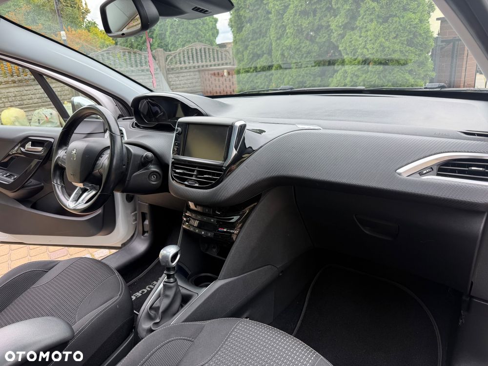 Peugeot 208 1.2 PureTech Allure S&S - 11