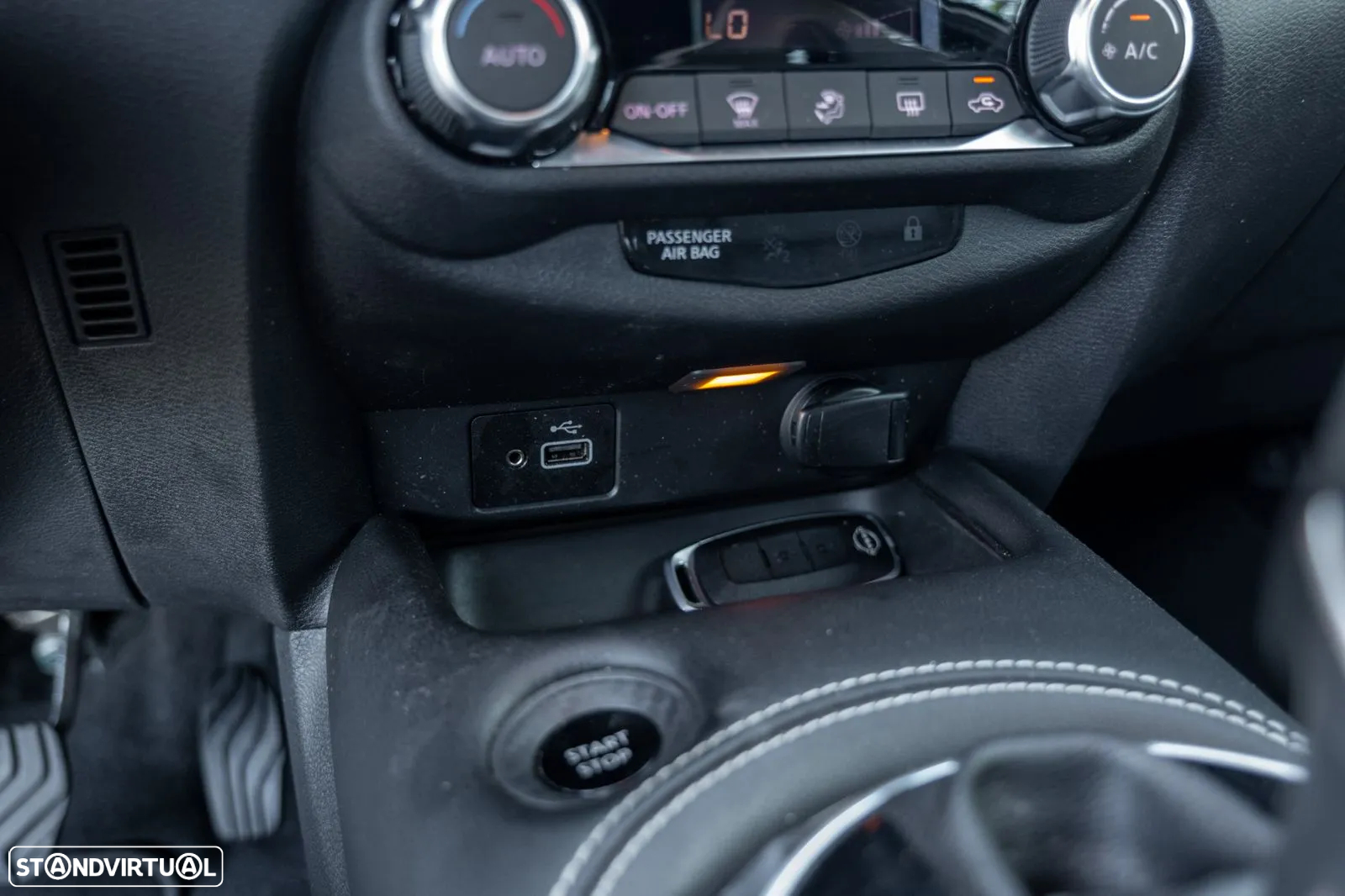 Nissan Juke 1.6 Hybrid N-Design Black - 23