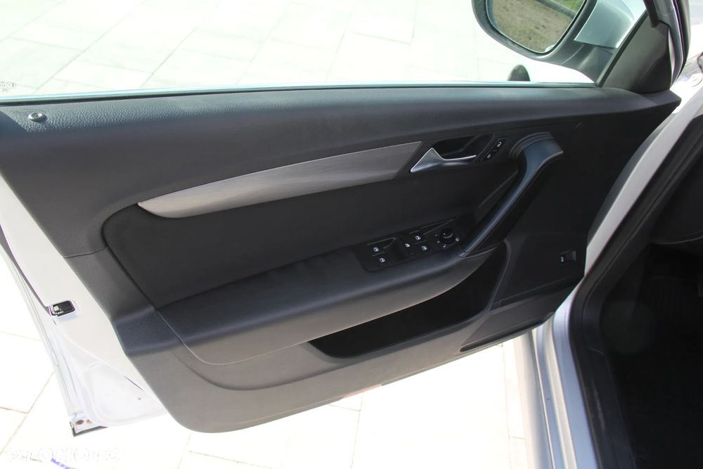 Volkswagen Passat 2.0 TDI Comfortline - 16