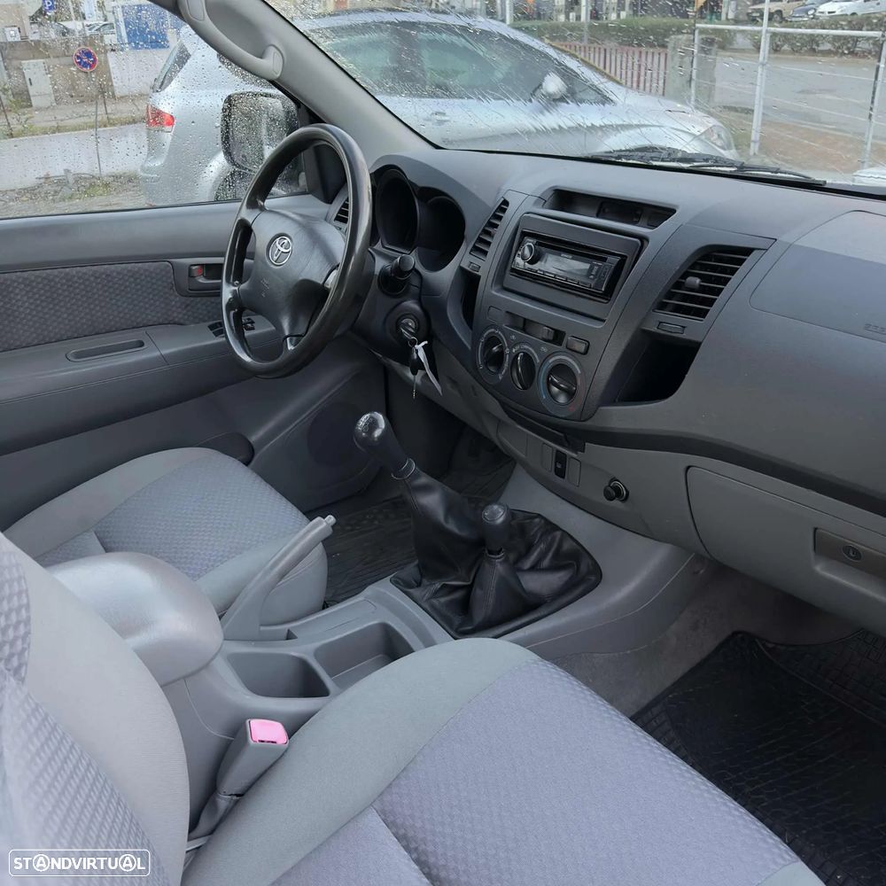 Toyota Hilux 2.5 D-4D CE - 17