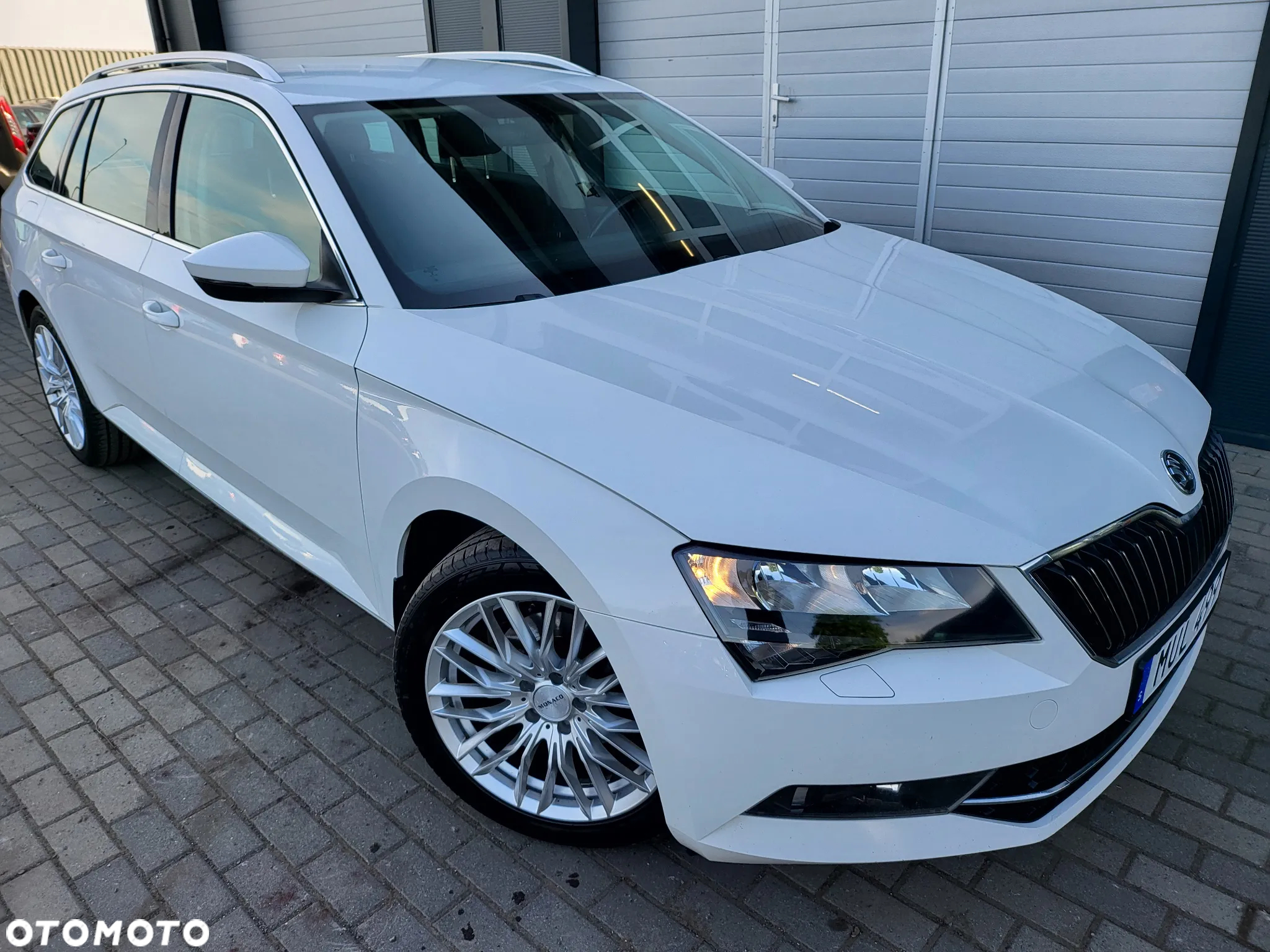 Skoda Superb Combi 2.0 TDI DSG Ambition - 15
