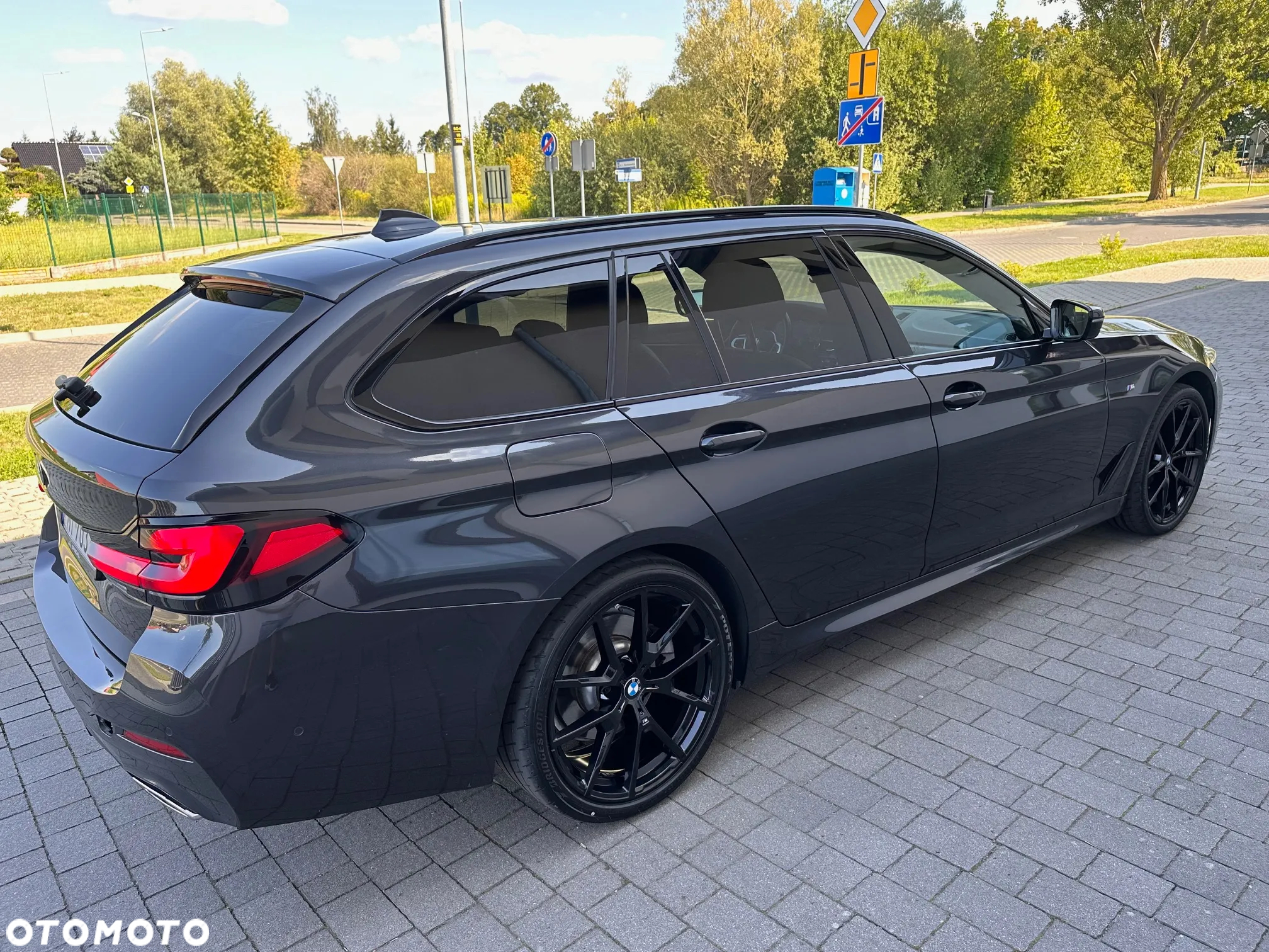 BMW Seria 5 520d xDrive Touring M Sport Edition - 19