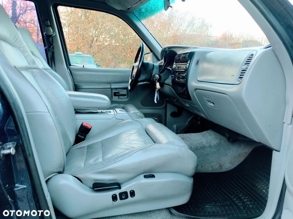 Ford Explorer - 14