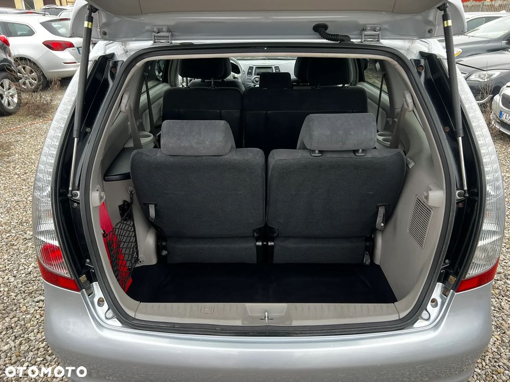 Mitsubishi Grandis 2.4 Intense - 28