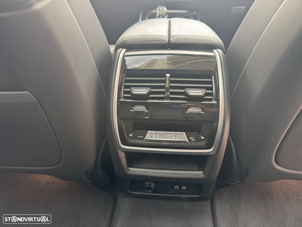 BMW X7 40 d xDrive Pack M - 13