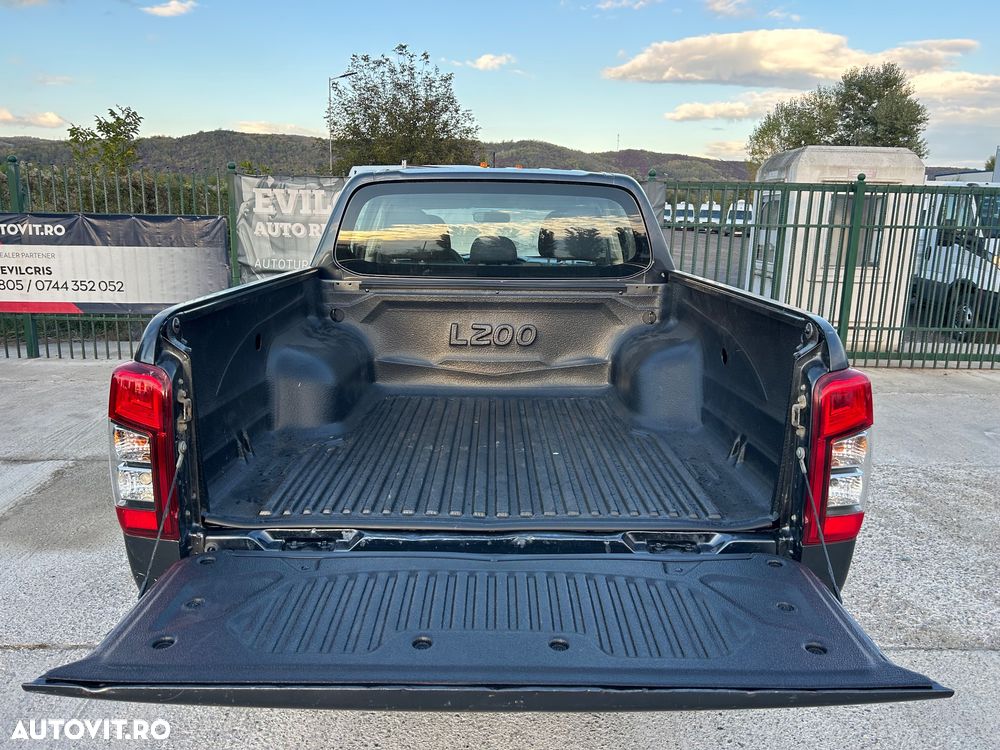 Mitsubishi L200 Double Cab 2.2 DI-D M/T Intense - 14