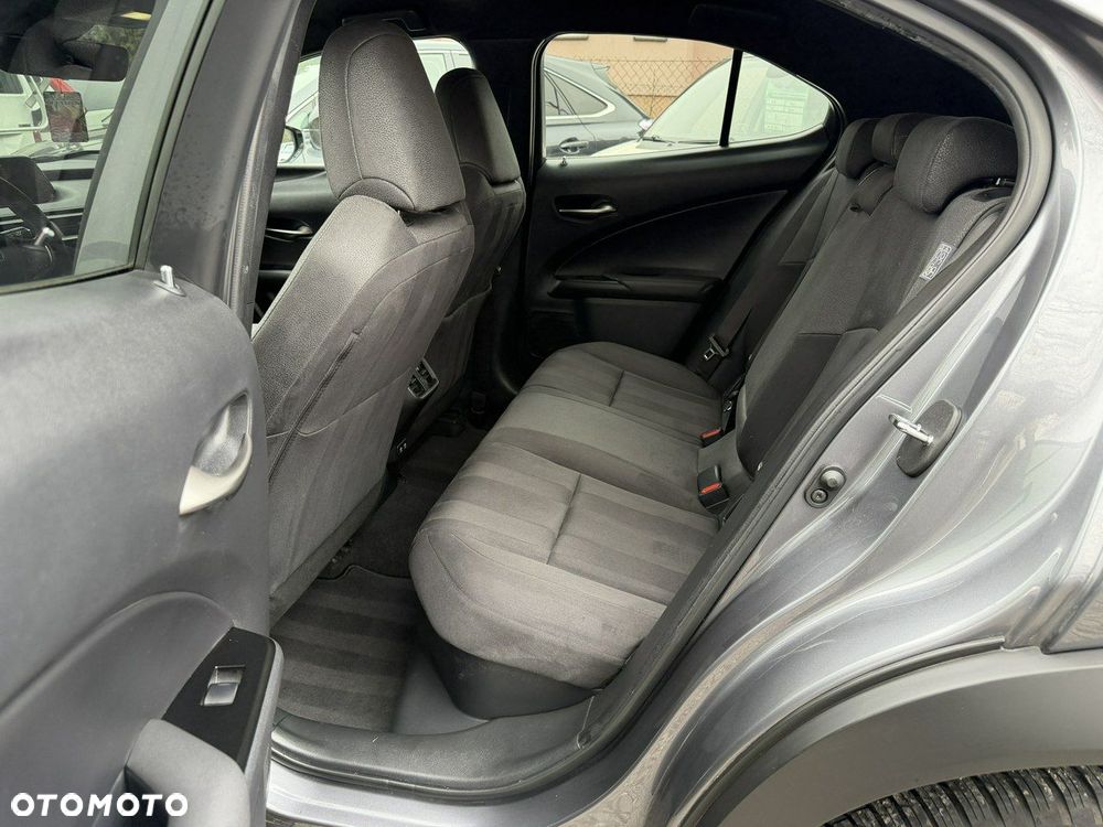 Lexus UX - 8
