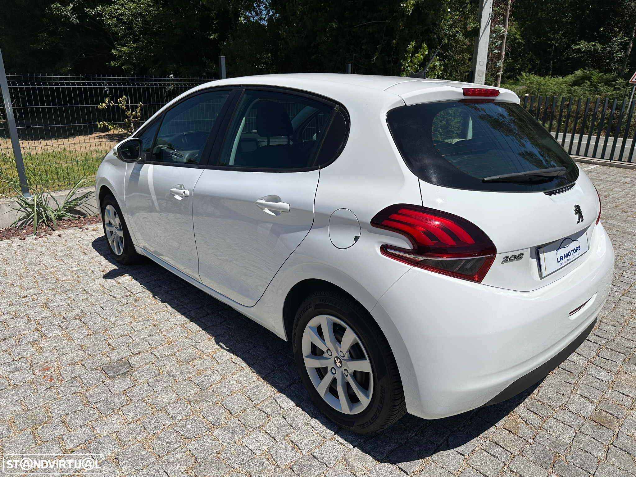 Peugeot 208 1.6 BlueHDi Style - 19