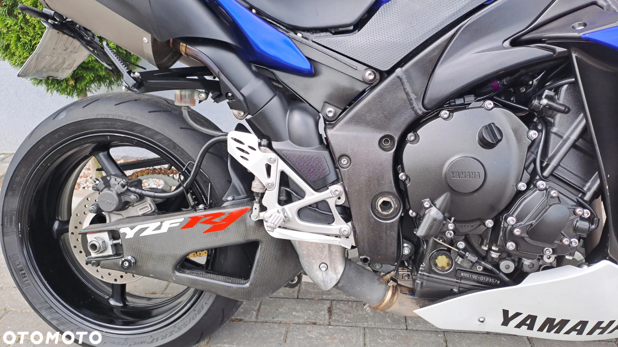 Yamaha R1 - 18