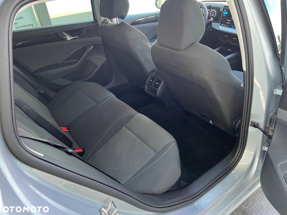 Volkswagen Passat - 10