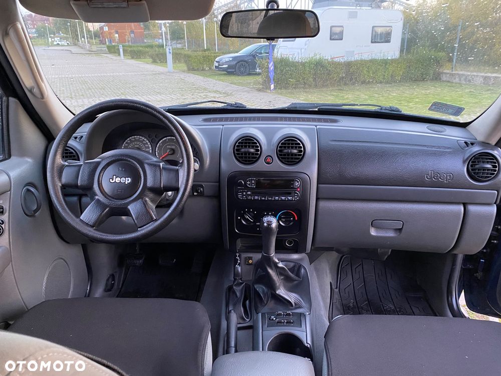 Jeep Cherokee 2.4 Sport - 16