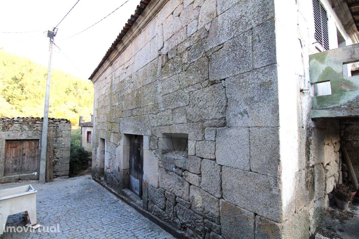 Moradia T2 para venda - Grande imagem: 2/9