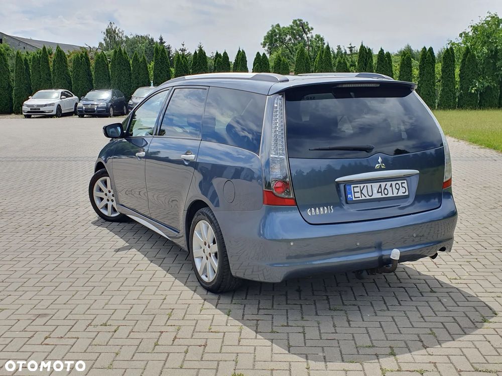 Mitsubishi Grandis 2.4 Motion - 9